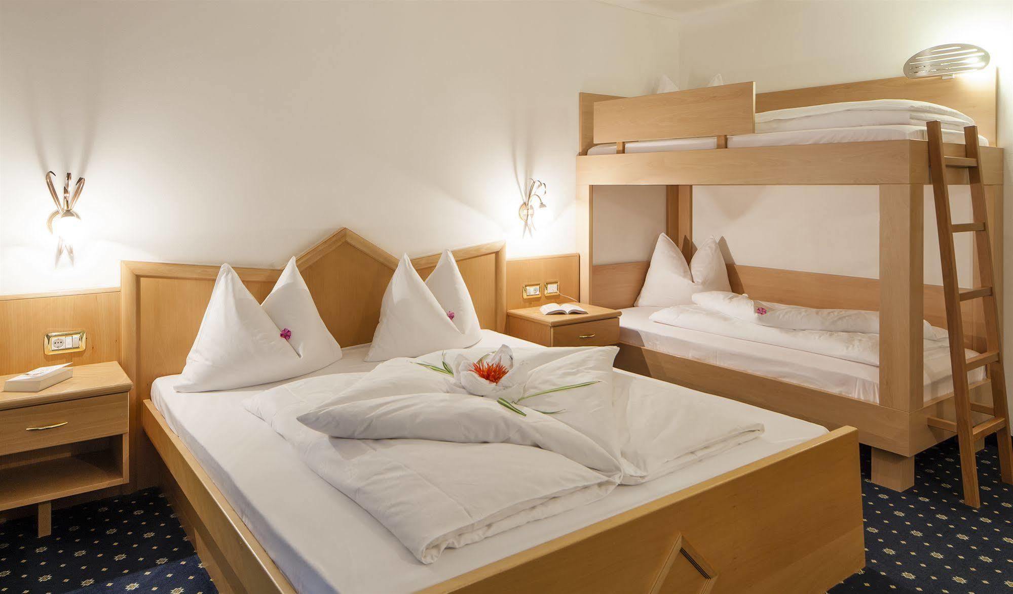 Hotel Bergkristall Brennero Bagian luar foto