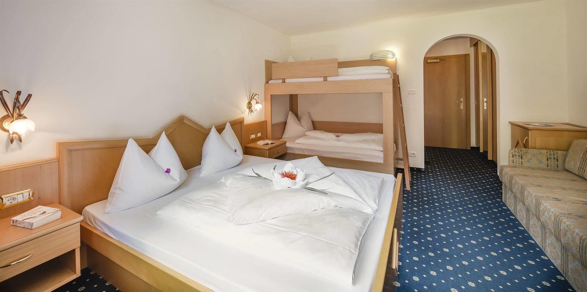 Hotel Bergkristall Brennero Bagian luar foto